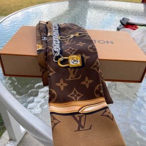 COPY - Authentic Louis Authentic scarf comes with…